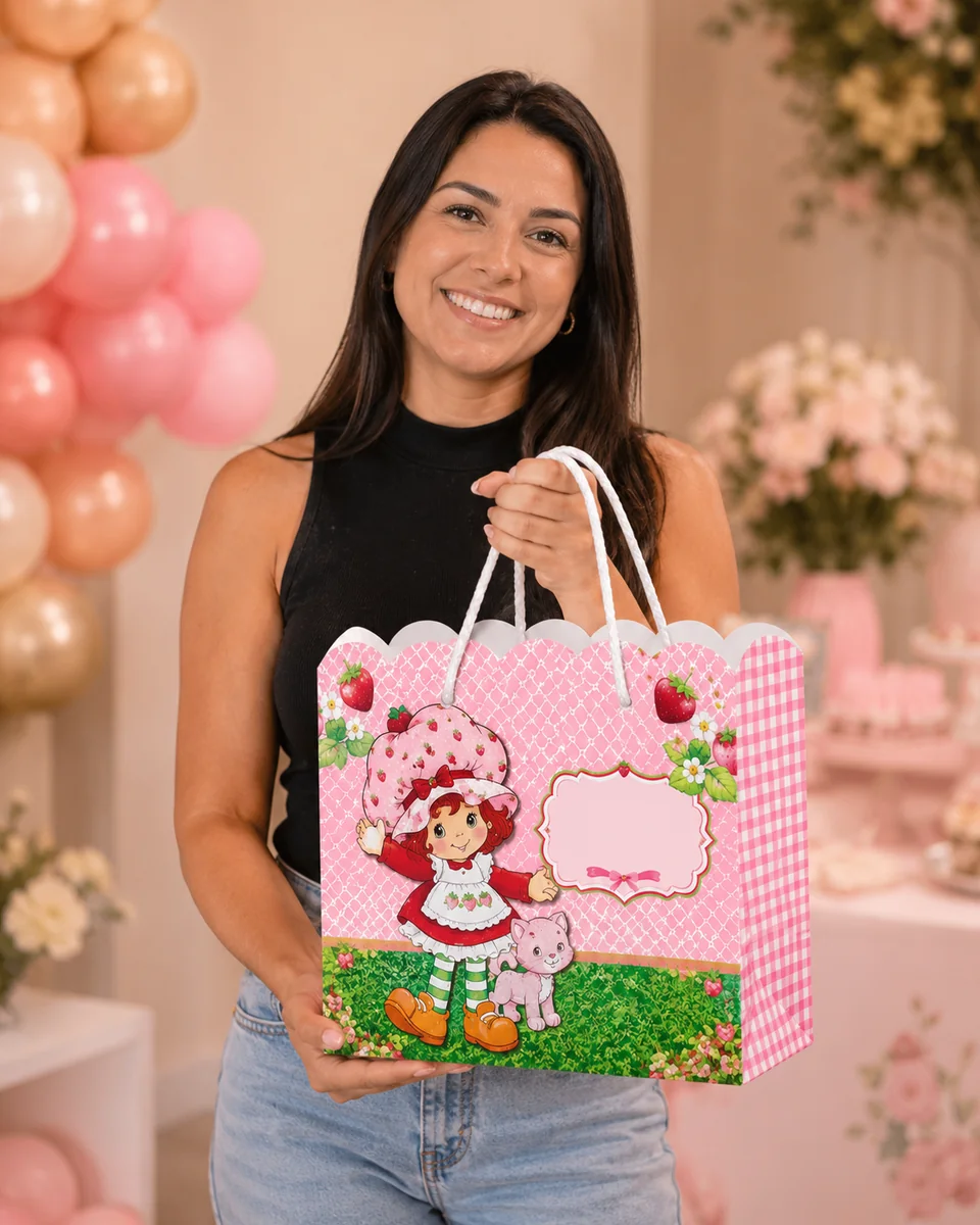 Cliente feliz recebendo a sacola personalizada